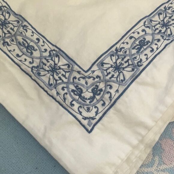 *LauraAshley* Set of 2 Linen Cotton Rayon Embroidered Euro Pillow Shams - Picture 2 of 5